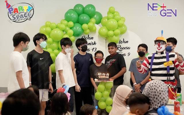 Birthday cake moment